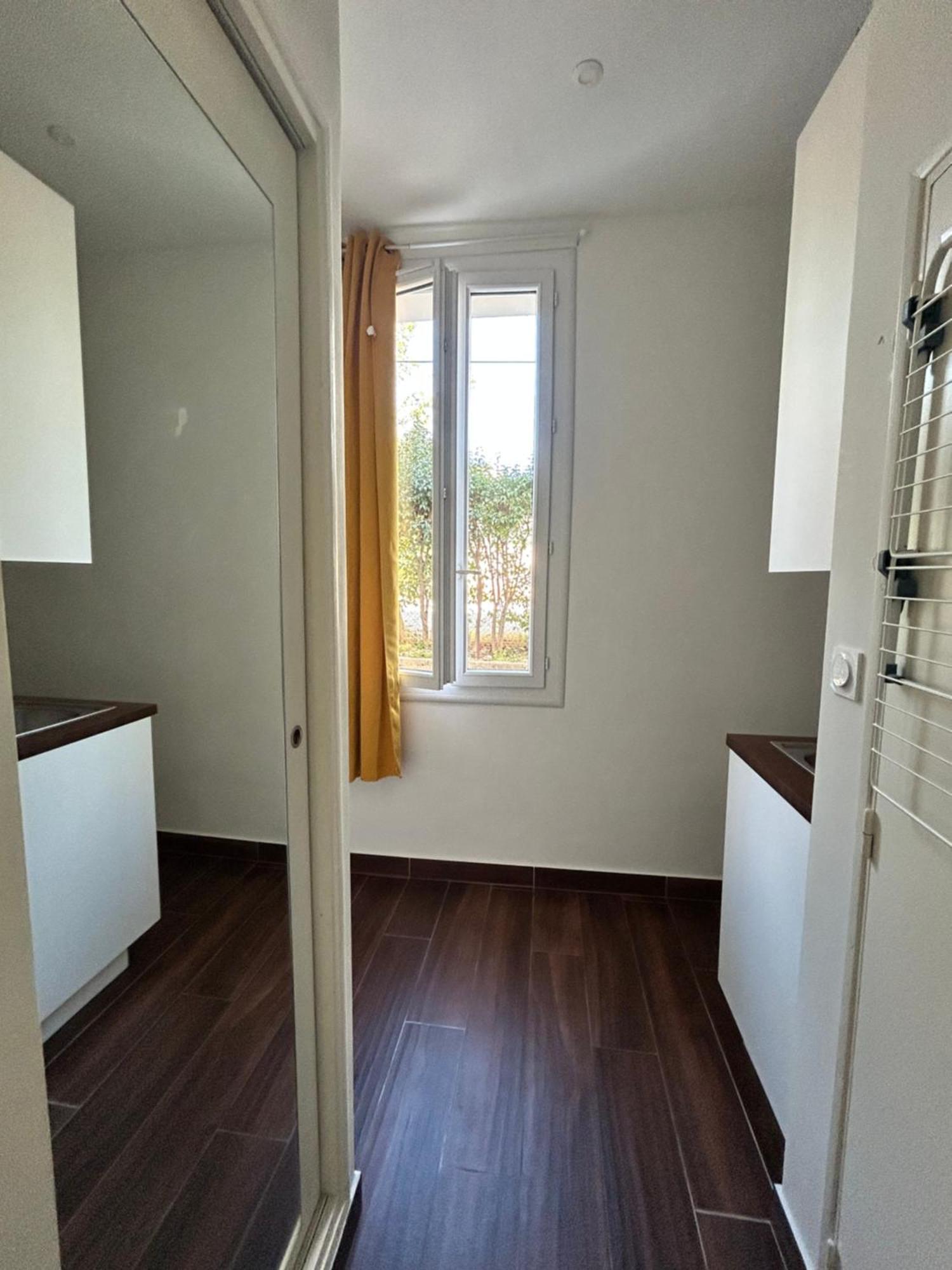 Agreable Studio Renove Avec Place De Parking 邦多勒 外观 照片