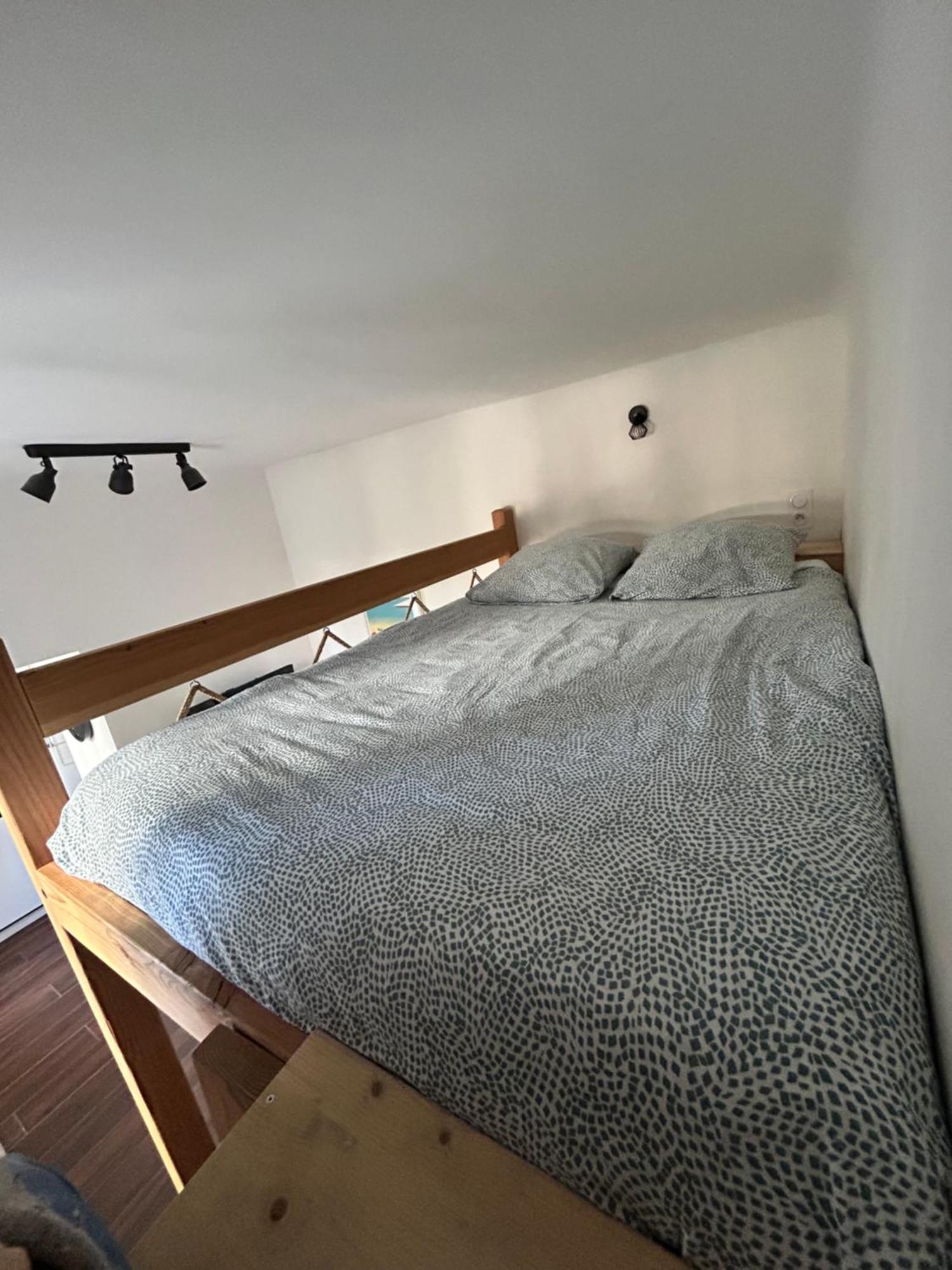 Agreable Studio Renove Avec Place De Parking 邦多勒 外观 照片